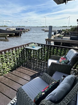 Uitzicht direct aan de Loosdrechtse plassen