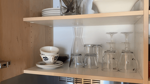 Glasses, cups and mugs