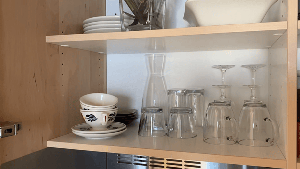 Gläser, Tassen und Becher