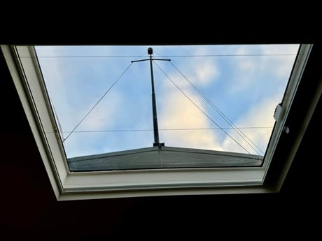 Wenn man im Bett liegt, blickt man nach draußen, kann aber auch alles sehr gut abdunkeln