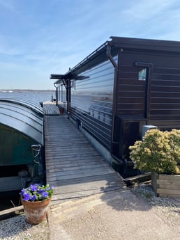 Entrance to the parking lot after the houseboat