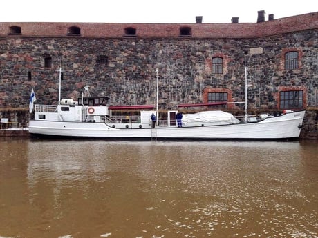 Auf dem Dock von Suomenlinna 2013