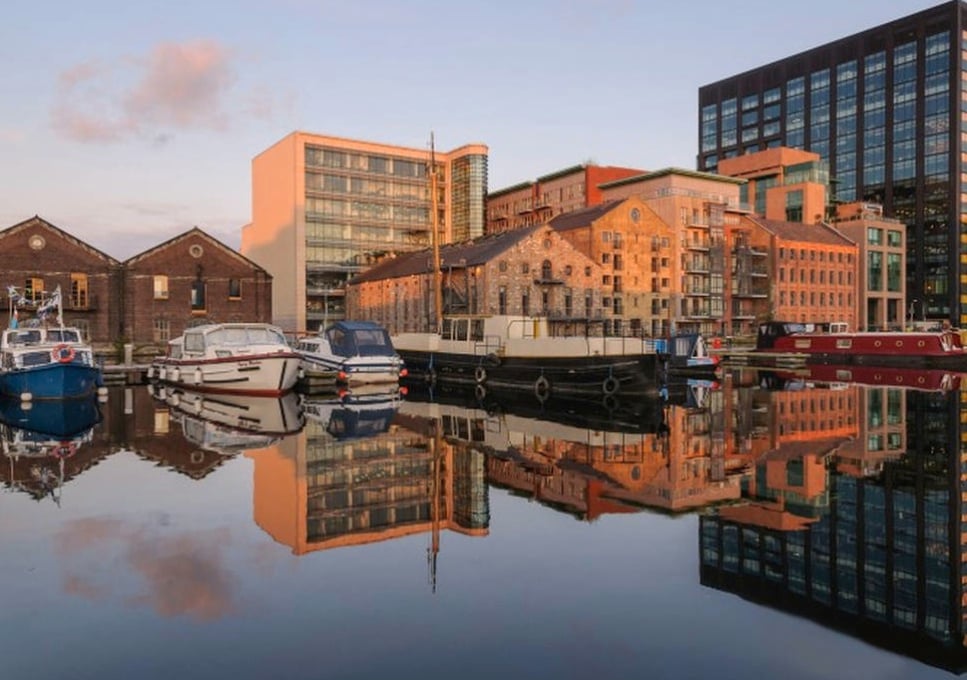 Houseboat Dublin Authentic barge in Dublin
