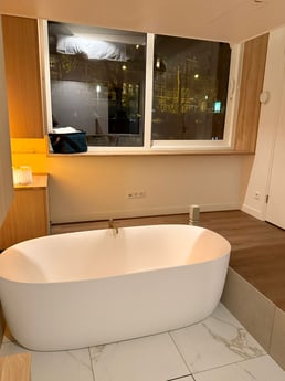Jacuzzi left hand side