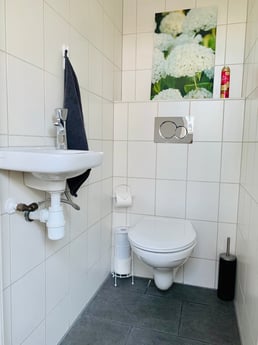 apart toilet