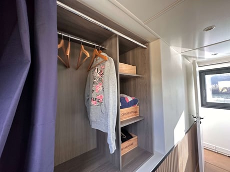 Dressing in room 2, like in room 1