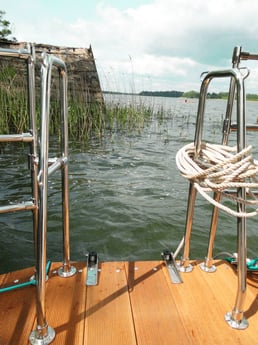 escalera de baño en el lago