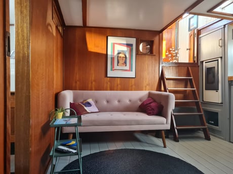 Living room and stairs towards the wheelhouse