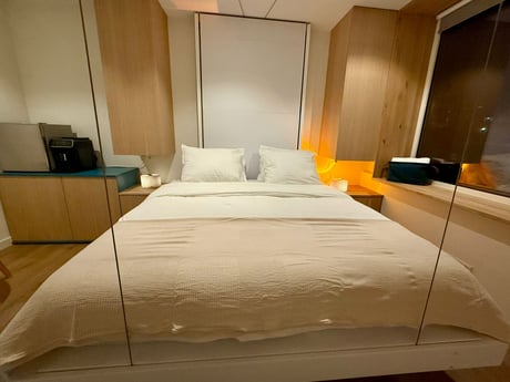 Frontal King Bed