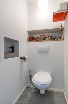 Toilet 1.