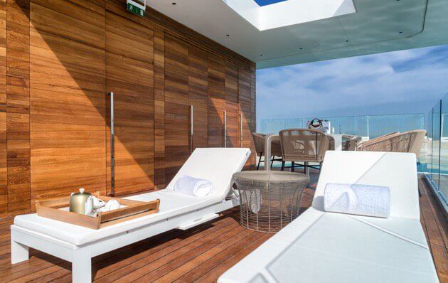 Hausboot-Sonnendeck in Dubai