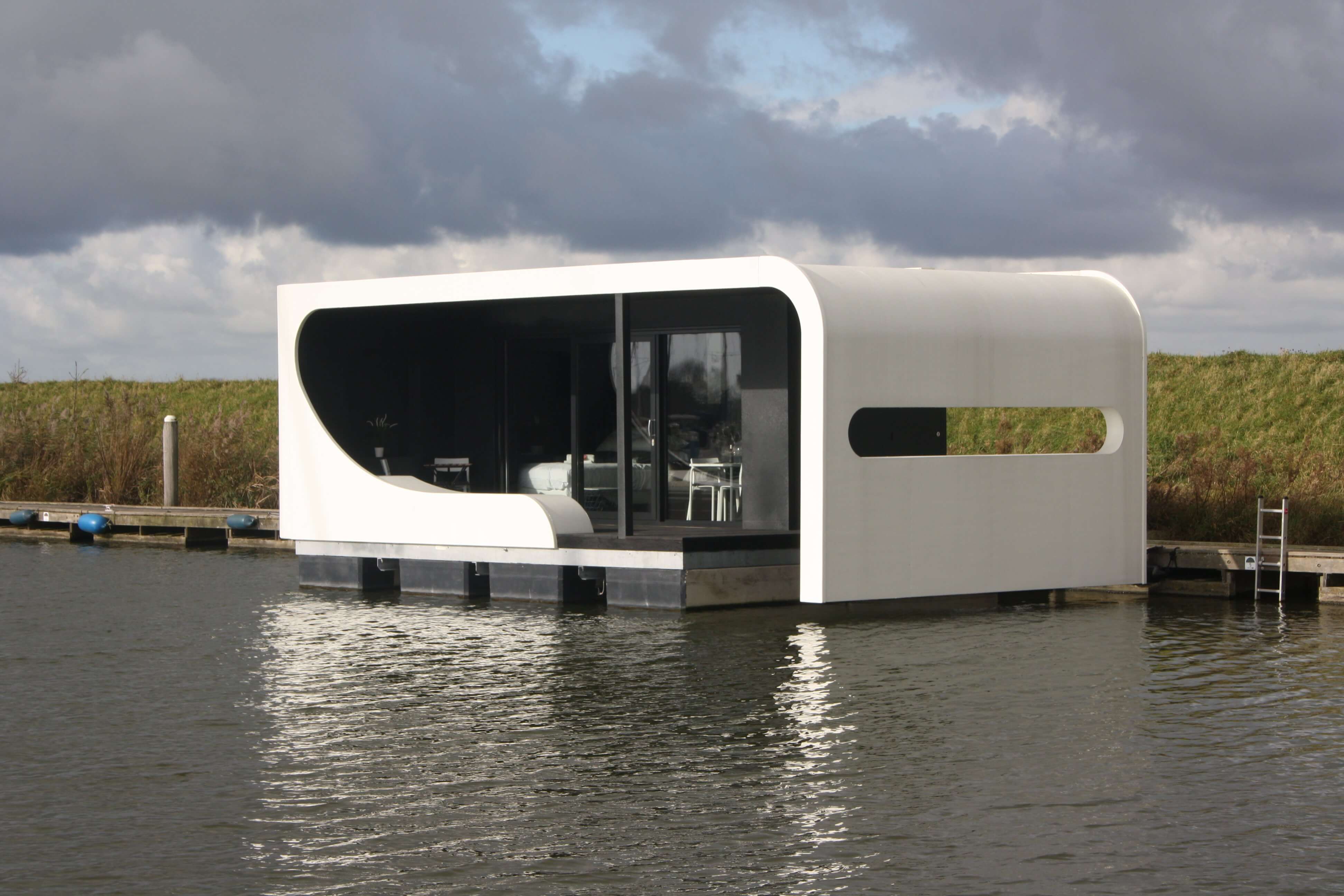 Tiny houseboat from The Netherlands