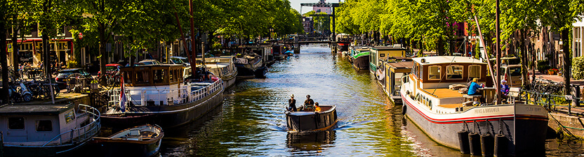 Peniche-Hausboote in Paris und Amsterdam