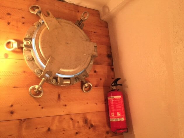 Houseboat safety fire extinguisher
