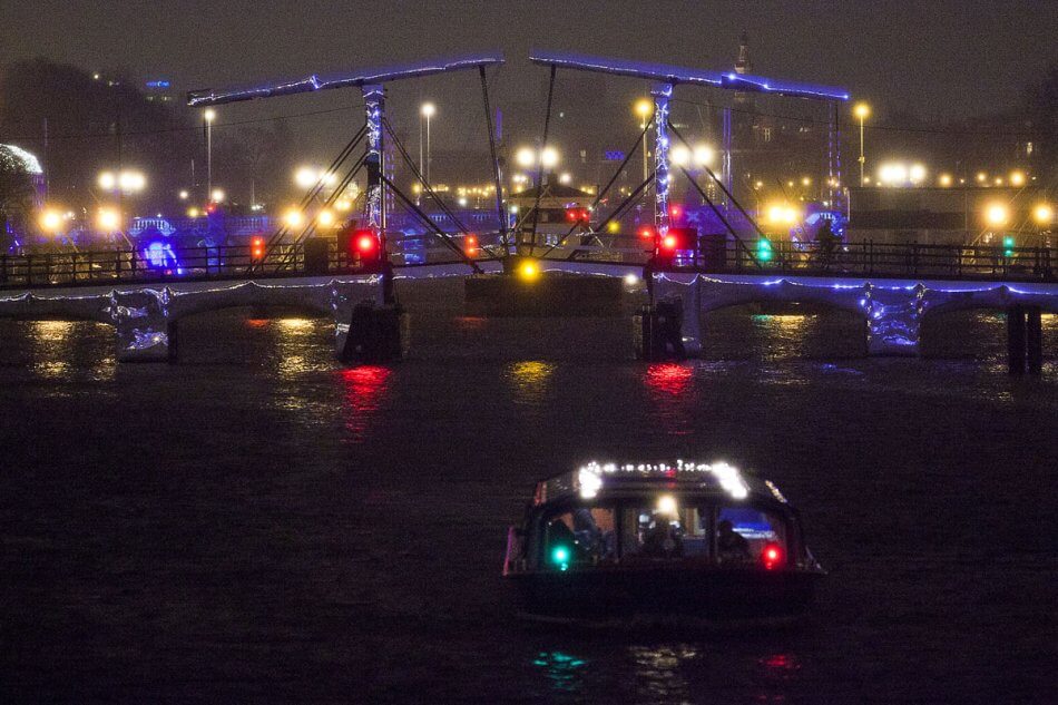 Rent a houseboat during the Amsterdam Light Festival 2018