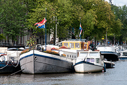 5 reasons to hire a houseboat in Amsterdam